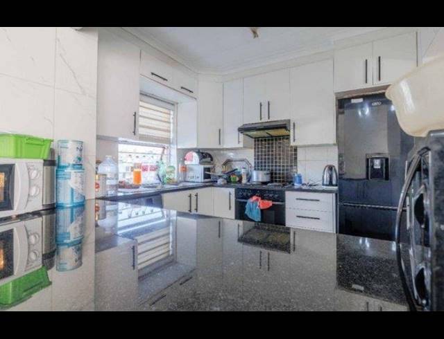 2 BEDROOM HOUSE FOR SALE IN KEW